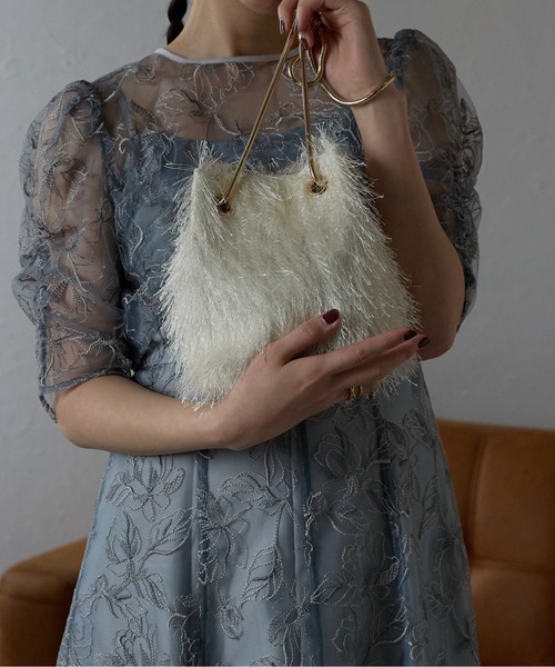 &.Robu シャギーファー2WAYバッグ　新品　お呼ばれ　パーティ　結婚式 &Robu.（アンドロブ） ショルダーバッグ バッグ シャギー巾着2WAY