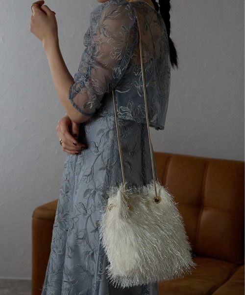 &.Robu シャギーファー2WAYバッグ　新品　お呼ばれ　パーティ　結婚式 &Robu.（アンドロブ） ショルダーバッグ バッグ シャギー巾着2WAY
