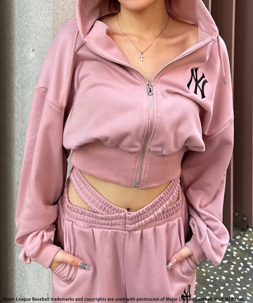 お値下げしました。スーパービューティー　フリル付きピンク　パーカー　ブルゾン Secret Honey（シークレットハニー）の「うさ耳フリルボリューム