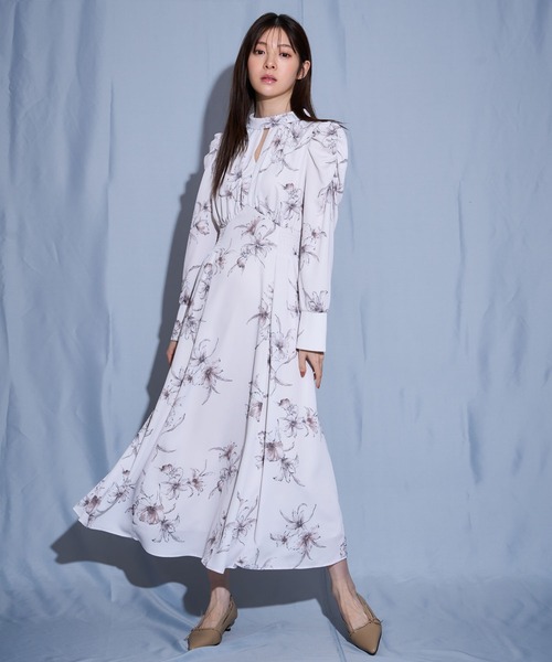 新品　Noela ノエラ　ビッグフラワープリーツワンピース　オフホワイト　M NOELA（ノエラ） ワンピース 線描きフラワーワンピース : ZOZOTOWN