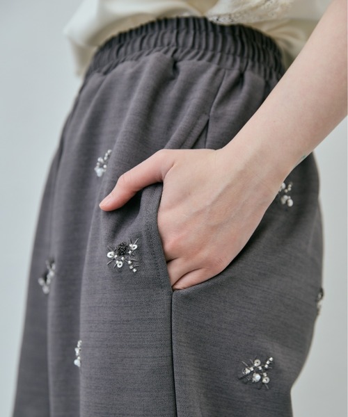 AIC. ワイドパンツ パンツ ビーズ刺繍イージースラックスパンツ