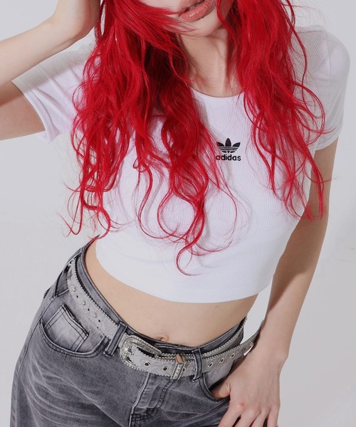 【adidas】アディダス　クロップド丈　ショート丈 Tシャツ　スカート adidas（アディダス） tシャツ 「adidas/アディダス」ショート丈