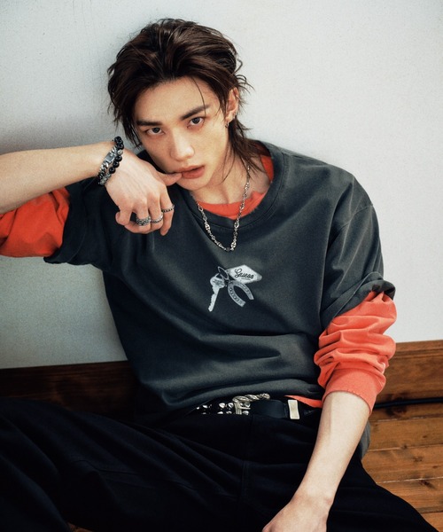 GUESS（ゲス） tシャツ 半袖 「Stray Kids ヒョンジン着用」GUESS UNI
