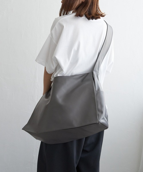 Bella　希少✨ ジッパー ショルダーバッグ notch.（ファッション） ショルダーバッグ バッグ ビッグ