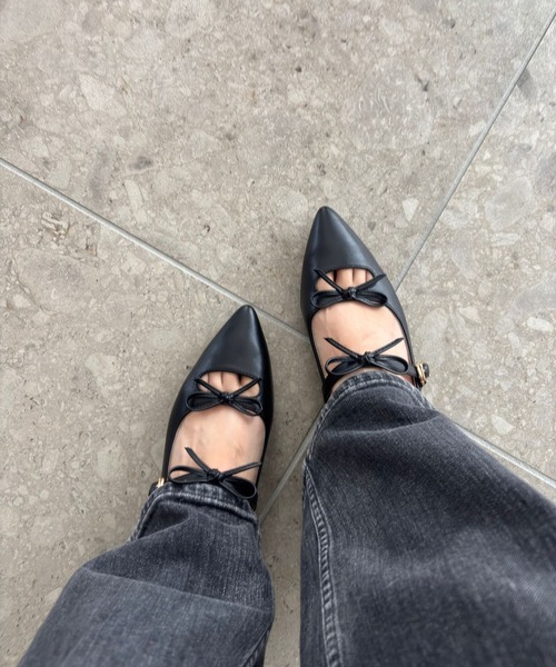 試着のみ新品! ブルーノマリ リボンパンプス ブラックパテントカーフ 22.5㎝ 2025AW：iCoN COLORS：ポインテッドトゥ スムース パンプス（C76533