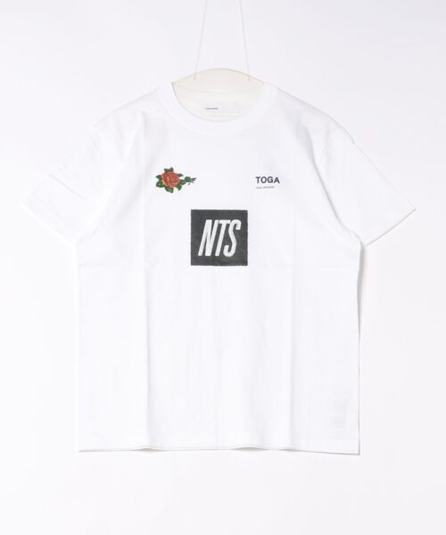 TOGA（トーガ） tシャツ 半袖 TOGA×NTS Logo print T-shirt TOGA×NTS