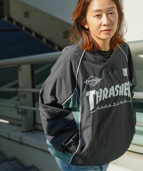 thrasher ナイロン プルオーバー ライトグレー セール】【at】〔THRASHER/スラッシャー〕フロントロゴ刺繍