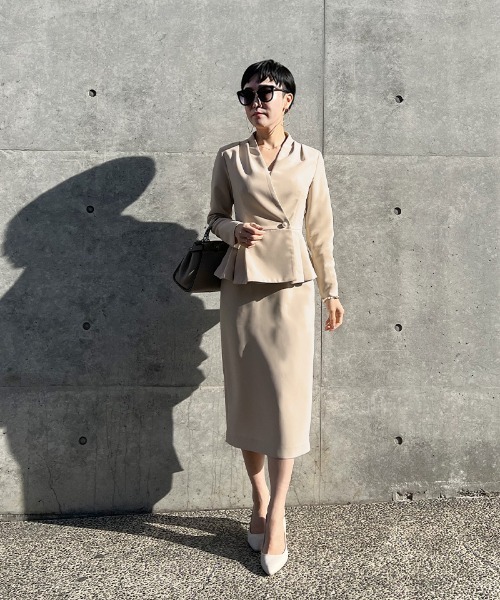 「JENNE」 ノーカラージャケット MEDIUM ベージュ レディースの画像