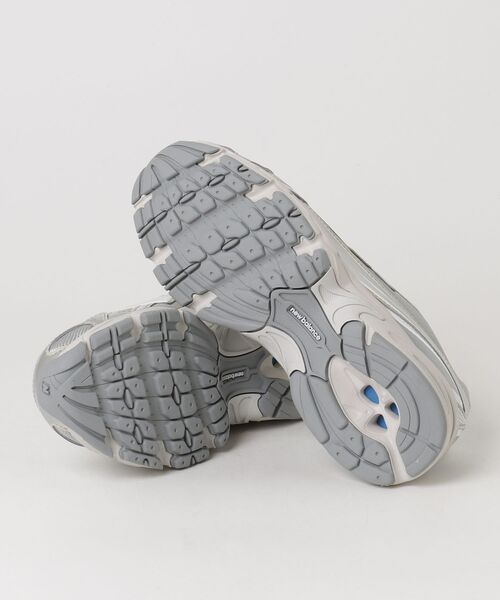 「New Balance」 ローカットスニーカー 22.5cm シルバー レディースの画像
