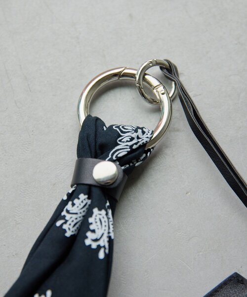 ear PAPILLONNER チャーム バンダナストラップ レディース