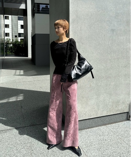 新品 Ameri OVER HIGH WAIST LIKE PANTS Ameri（アメリ） パンツ SYNTHETIC SUEDE EMBROIDERY PANTS レディース
