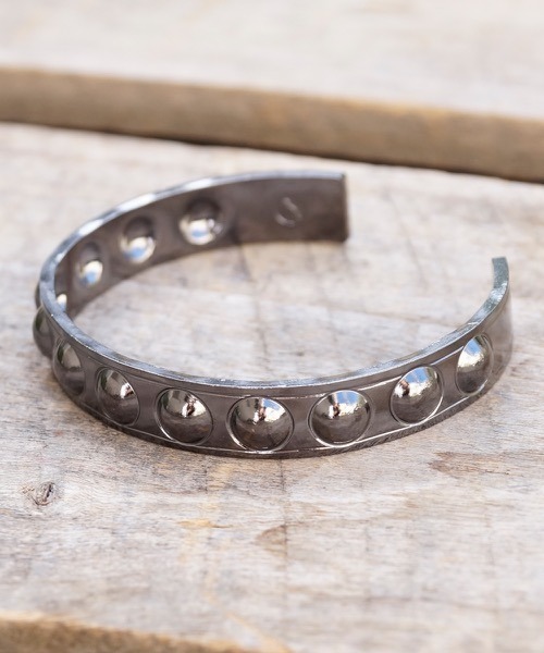 バングル Genri/「duck dive」Studded Bangle I メンズ レディースの画像
