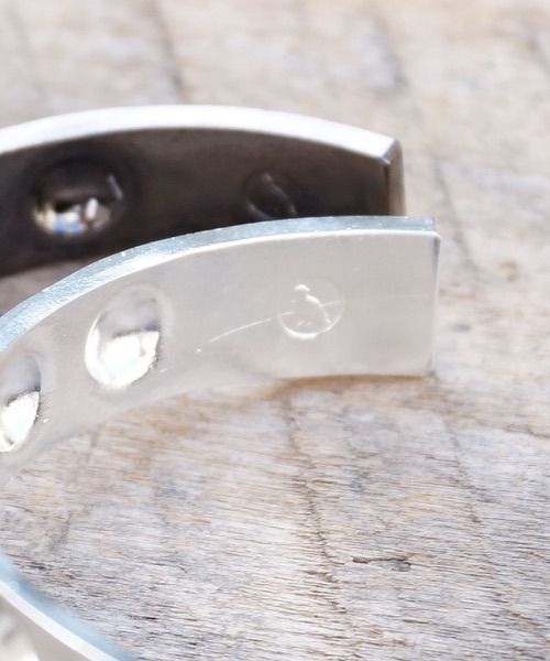 バングル Genri/「duck dive」Studded Bangle I メンズ レディースの画像