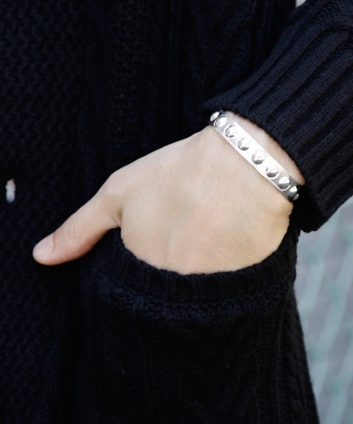 バングル Genri/「duck dive」Studded Bangle I メンズ レディースの画像
