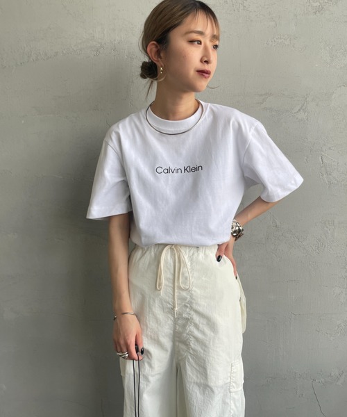 tシャツ 「 /カルバンクライン」 ロゴプリント ショートスリーブTシャツ レディース Calvin Klein（カルバン・クライン）の「[Calvin Klein/カルバン