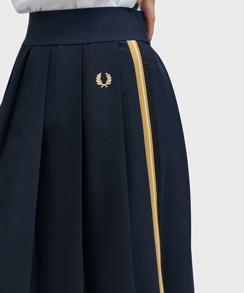 FRED PERRY ネイビー フレアスカート サイズ8 中古・古着通販】FRED PERRY (フレッドペリー) プリーツスカート