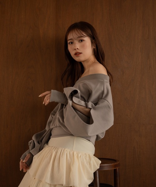 【ELLE SHOP限定】カットオフスリーブ ロゴスウェット mideal スウェット off shoulder logo sweat / オフショルダー