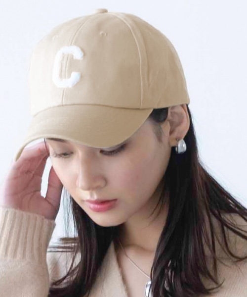 ベースボールキャップ　Cロゴ　ベージュ　ブラック Cロゴ入りベースボールキャップ レディース メンズ ユニセックス