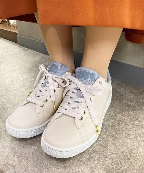 diana スニーカー ビジュー付きパンチングスニーカー レディース
