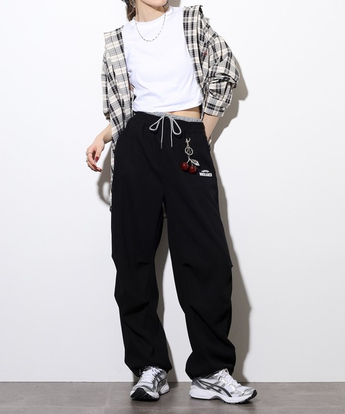 WORKS ワイドパンツ パンツ チャーム付パラシュートパンツ レディース