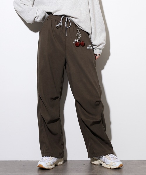 WORKS パンツ チャーム付パラシュートパンツ レディース : ZOZOTOWN