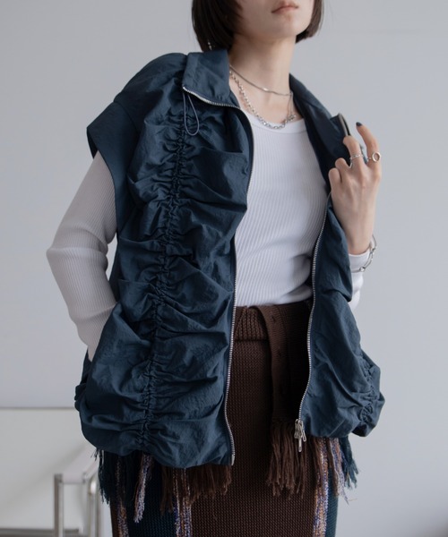 ランダムプリーツドロストベスト ジレ Eimee Law（エイミーロウ）の「ランダムプリーツドロストベスト