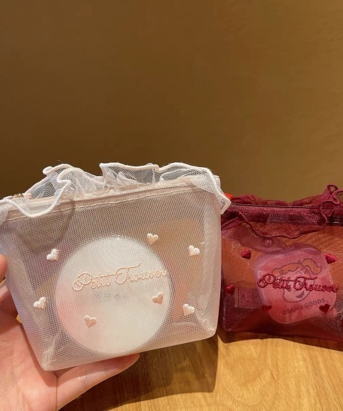 Loistaa ロイスター　フリル付きピンクポーチ 大人上品なおすすめコーデ ロイスター Loistaa フリル付きピンク