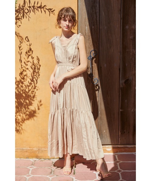 エステラケー　ワンピース Agnes Pleated Long Dress ネックチェーンアコーディオン