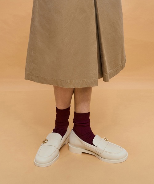 CHARLES ＆ KEITH ローファー メタリックアクセント レディース