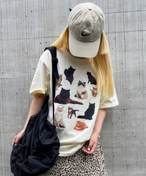 新品タグ付き‼️FURFURPhilly chocolate 猫プリントカットソー Amazon | ふわふわ猫キャラ Tシャツ | Tシャツ・カットソー 通販