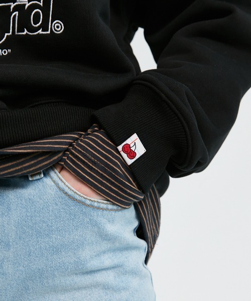 kirsh mahagrid コラボトレーナー KIRSH（キルシー）の「『KIRSH/キルシー』×『mahagrid