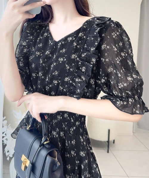 mily bilet ワンピース 「mily bilet」動くたび、揺れる。花柄サイド