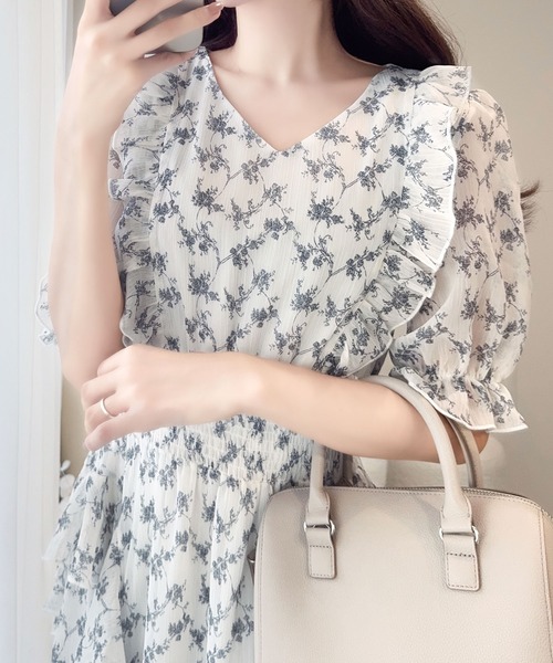 mily bilet ワンピース 「mily bilet」動くたび、揺れる。花柄サイド