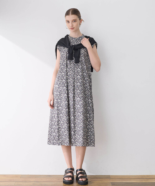 まるこ　LE SOUK ホリデーワンピース LIBERTY リバティープリントバンドカラーワンピース LE SOUK HOLIDAY｜クロス
