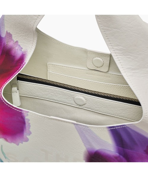 MARCJACOBSフューチャーフローラルレザースナップショット MARC JACOBS（マークジェイコブス）の「THE FUTURE FLORAL