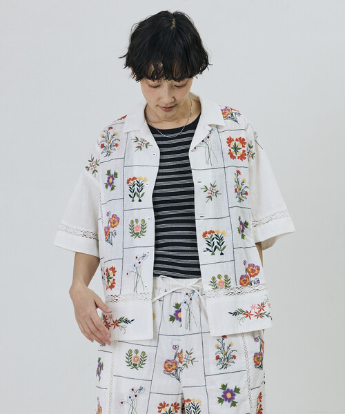 Freada（フリーダ） ブラウス シャツ 夏 半袖 パッチワーク花刺繍