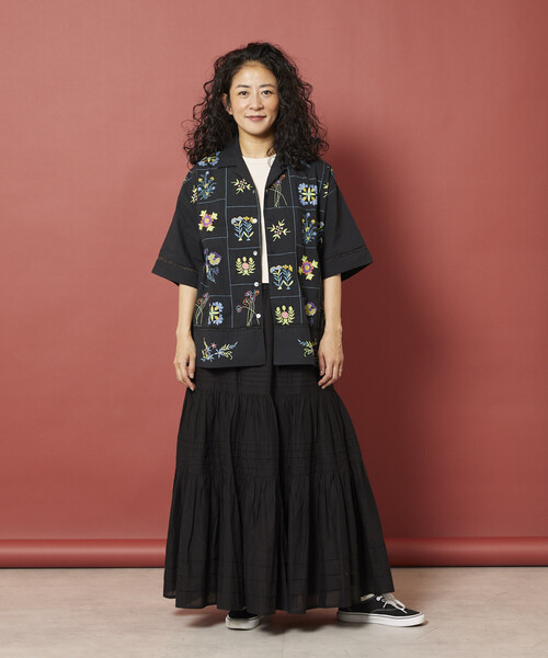 フリーダ 23SS フラワー 刺繍 ブラウス パフスリーブ ボリューム袖 花柄 Freada（フリーダ） ブラウス シャツ パッチワーク花刺繍シャツ