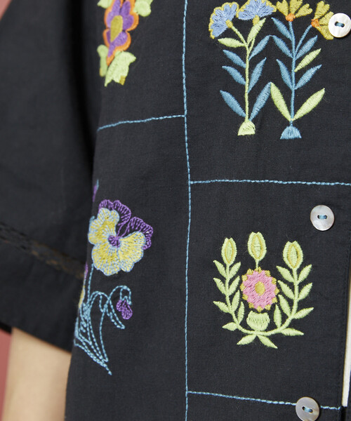 Freada（フリーダ） ブラウス シャツ 夏 半袖 パッチワーク花刺繍