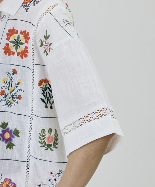Freada（フリーダ） ブラウス シャツ 夏 半袖 パッチワーク花刺繍