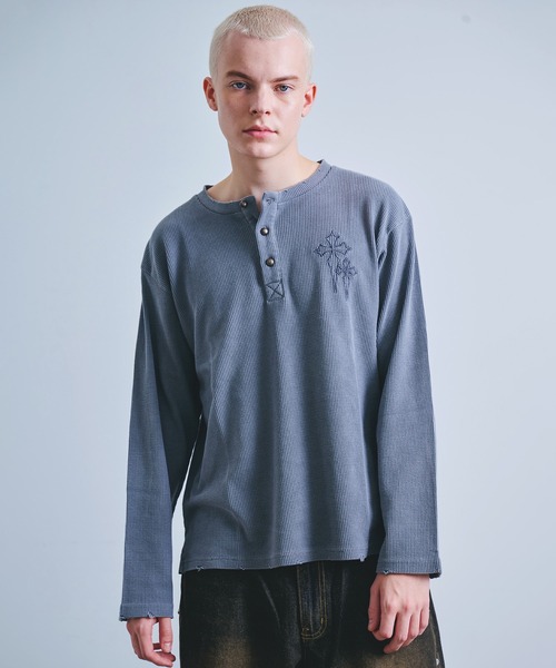 Revo. tシャツ ヴィンテージライク フェード加工 クロスモチーフ 刺繍