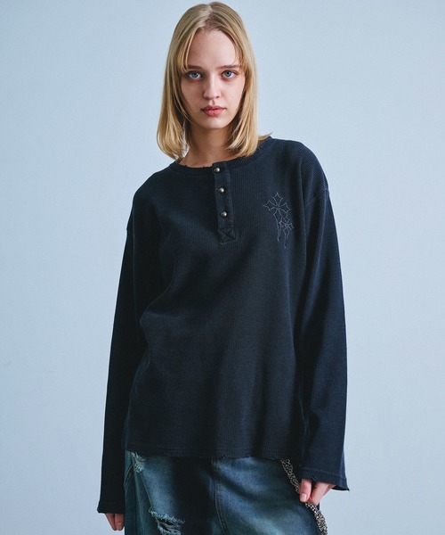 Revo. tシャツ ヴィンテージライク フェード加工 クロスモチーフ 刺繍