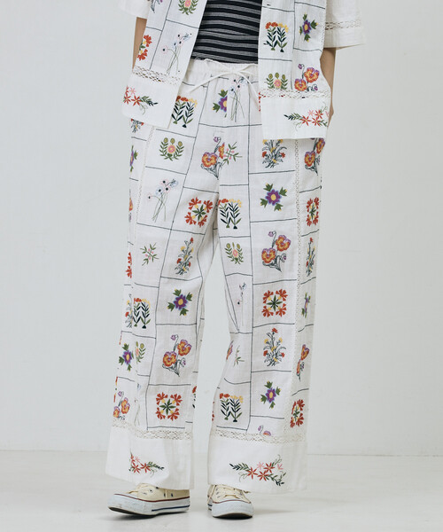 Freada（フリーダ） ワイドパンツ パンツ パッチワーク花刺繍パンツ