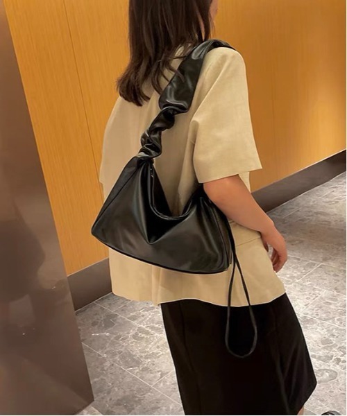 Yuna様　オーダー　ショルダーバッグ KOM ショルダーバッグ バッグ 「.KOM/ドットケーオーエム」ワン