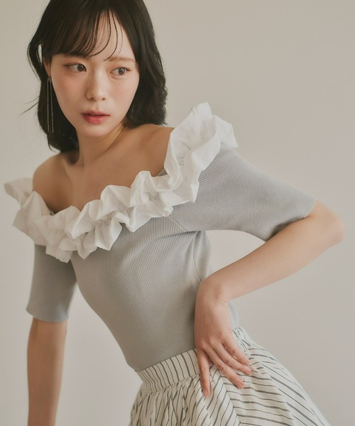 Olu. ショルダーフリルニット メッシュデザインオフショルダーニット