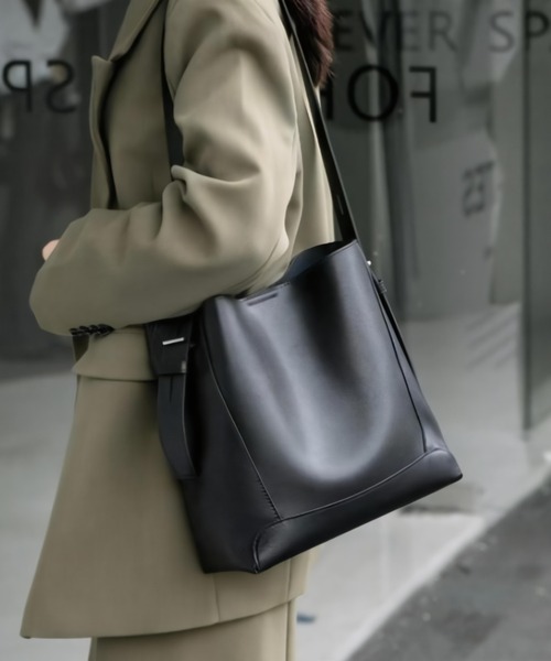 ショルダーバッグ バッグ フェイクレザースクエアショルダーバッグ