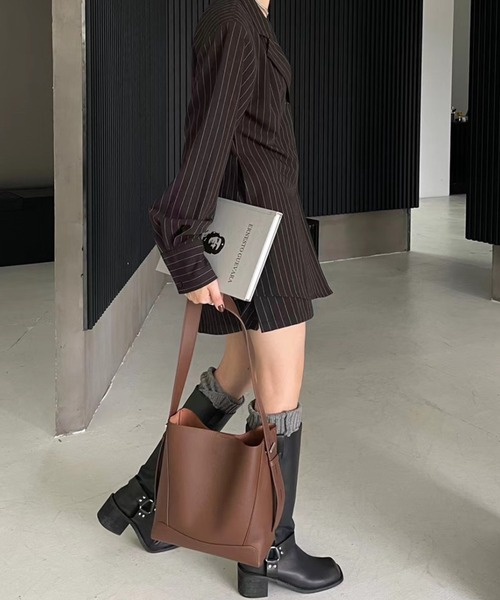 ショルダーバッグ バッグ フェイクレザースクエアショルダーバッグ