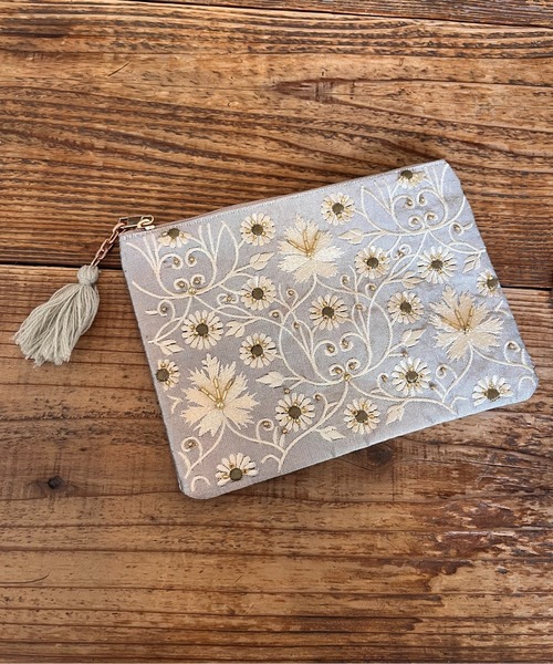MILLION CARATS ポーチ 「artipur COTTAGE」 花柄の糸刺繍と