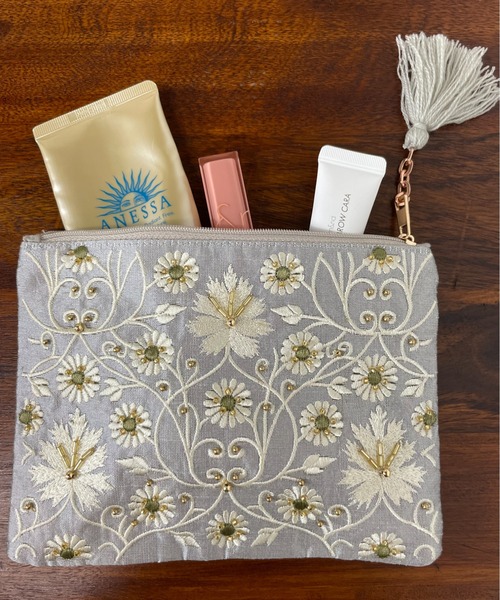 【新品】Elizabeth Scarlett 蓮の花刺繍ポーチ　日本未入荷 新品】Elizabeth Scarlett 蓮の花刺繍ポーチ 日本未入荷