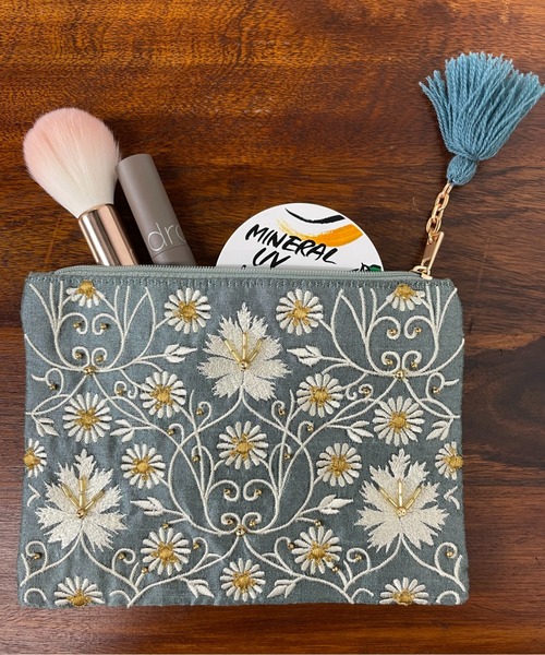 MILLION CARATS ポーチ 「artipur COTTAGE」 花柄の糸刺繍と