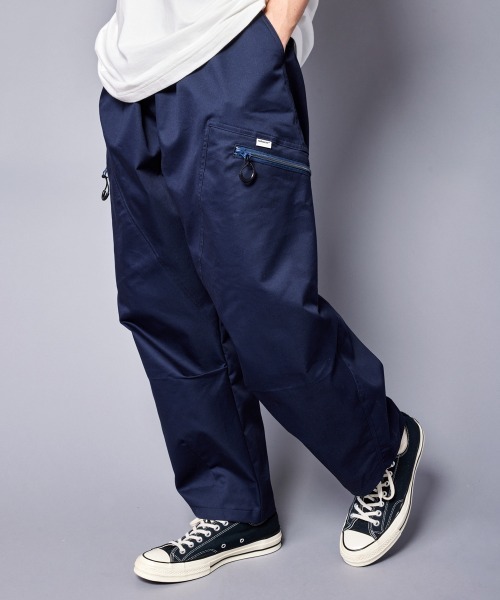 E Relaxed Tapered カーゴパンツ ブラック オーバーサイズド ナイロン カーゴパンツ ブラック | ニューエラ